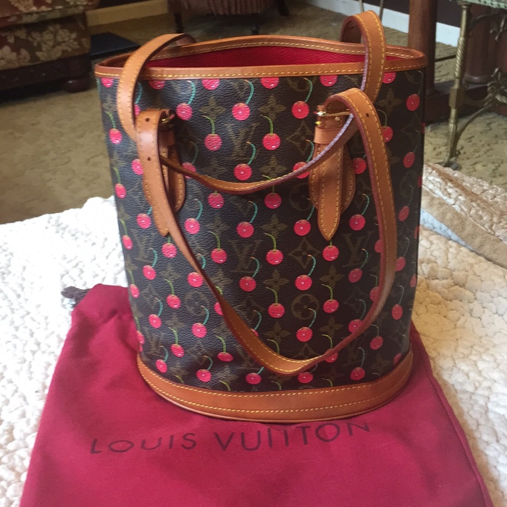 SOLD!! Louis vuitton petit cherry bucket bag